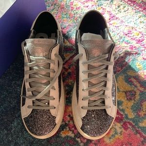 P448 John Sneakers Black Glitter New in Box